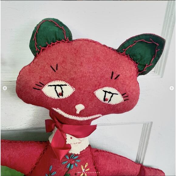 Vintage Handmade Embroidery Sequin Folk Art Christmas Cat Doll Red Green Felt - Picture 2 of 10